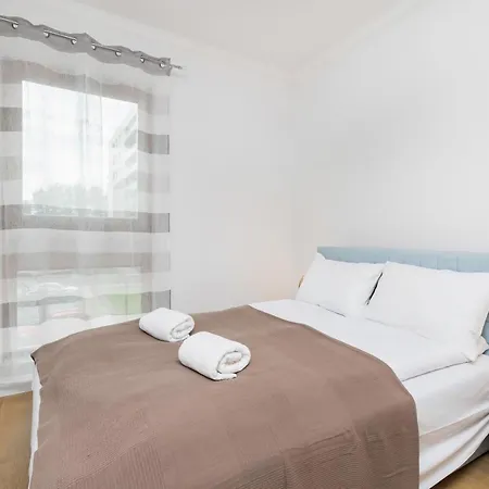 Hallera Zajezdnia Wrzeszcz By Renters Appartement *