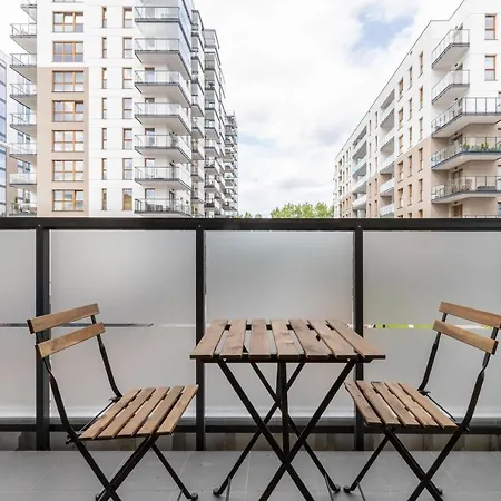 Hallera Zajezdnia Wrzeszcz By Renters Apartment