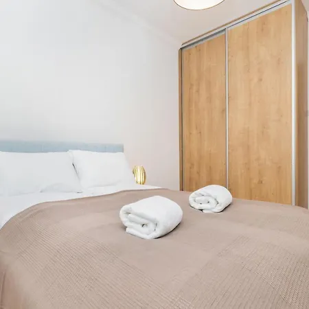 Hallera Zajezdnia Wrzeszcz By Renters Appartement