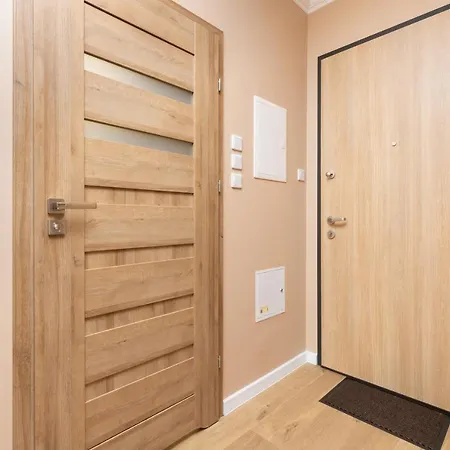Hallera Zajezdnia Wrzeszcz By Renters Apartment