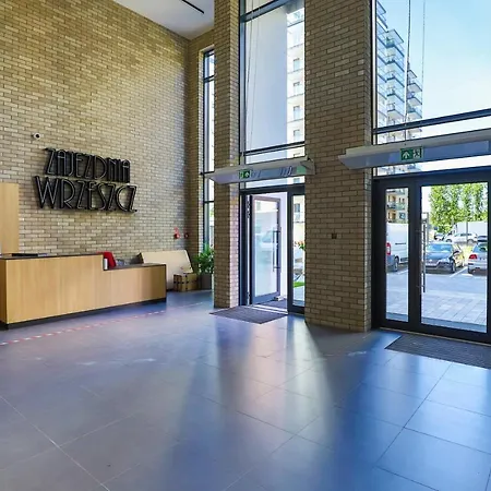 Hallera Zajezdnia Wrzeszcz By Renters Appartement