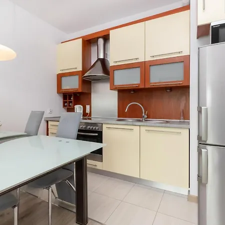 Hallera Zajezdnia Wrzeszcz By Renters Appartement