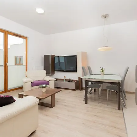 Hallera Zajezdnia Wrzeszcz By Renters Apartment