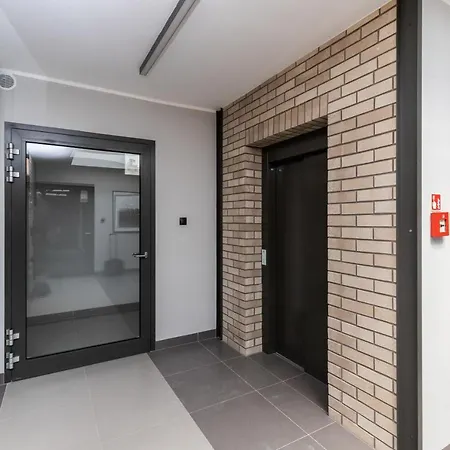 Hallera Zajezdnia Wrzeszcz By Renters * Gdansk
